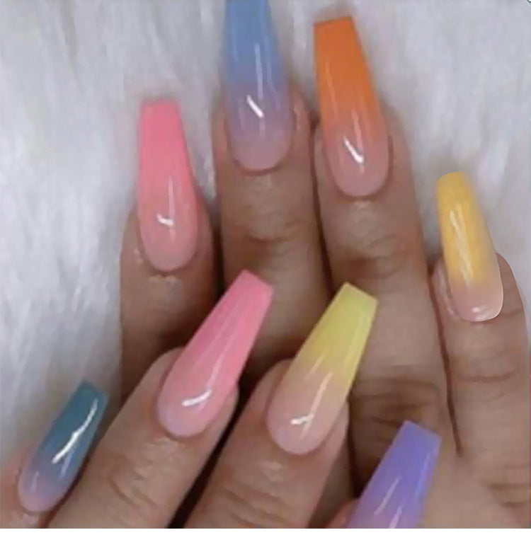 Appuyez sur les ongles
