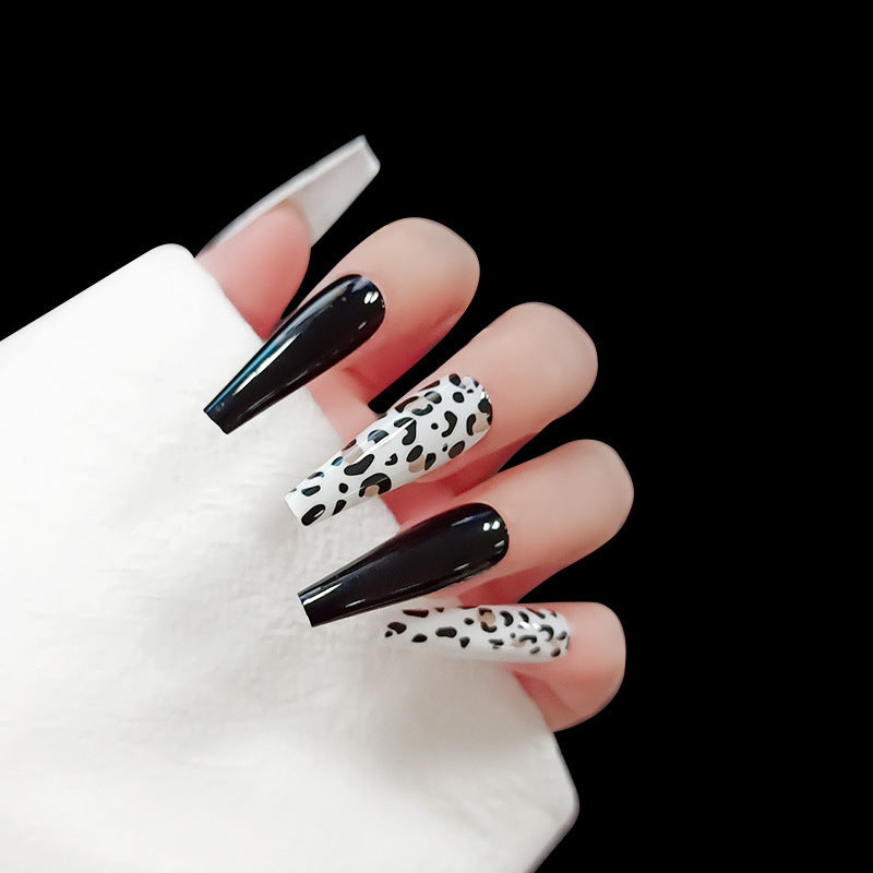 Appuyez sur les ongles
