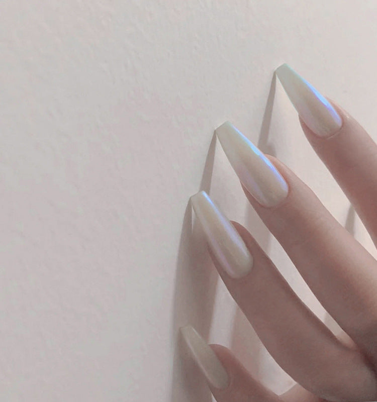 Appuyez sur les ongles