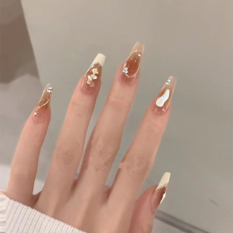 Appuyez sur les ongles