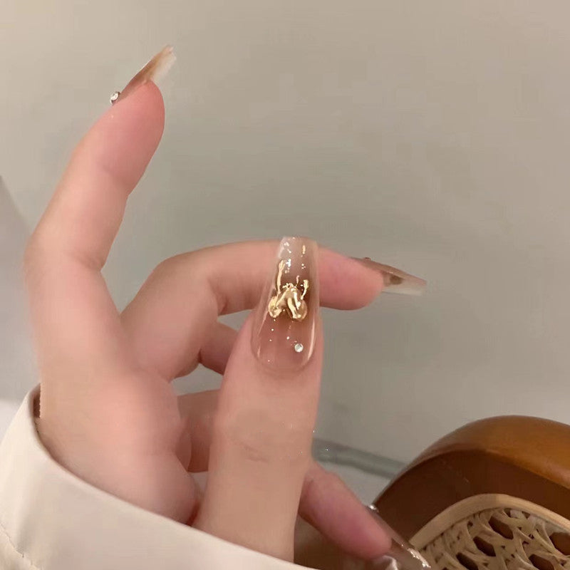 White and gold elegant press on nails on a model 