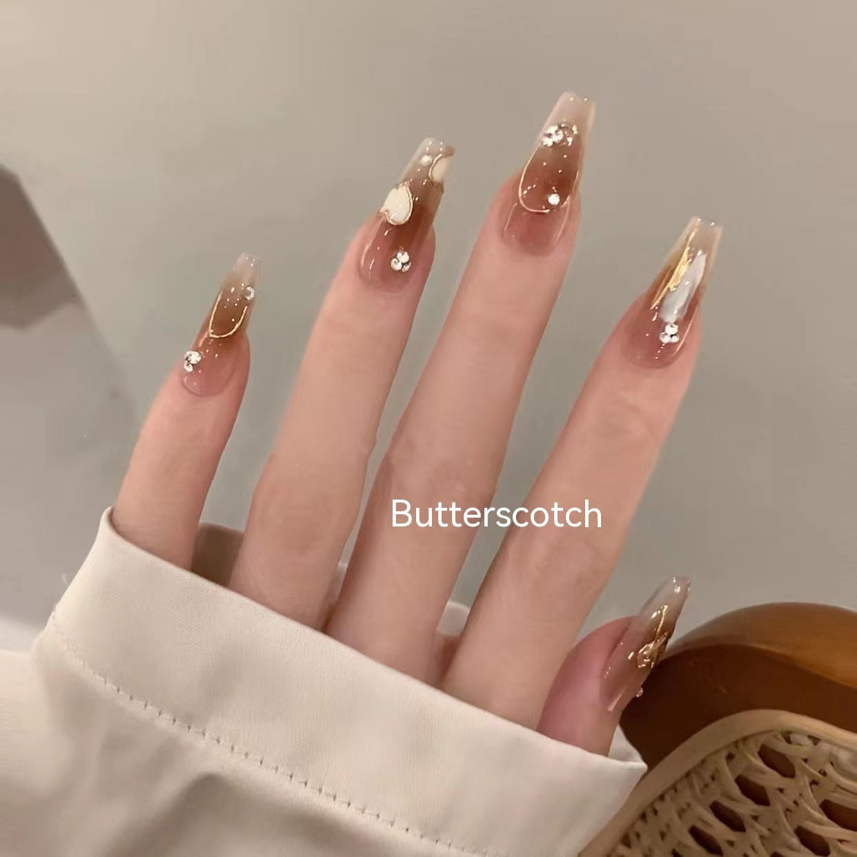 Appuyez sur les ongles
